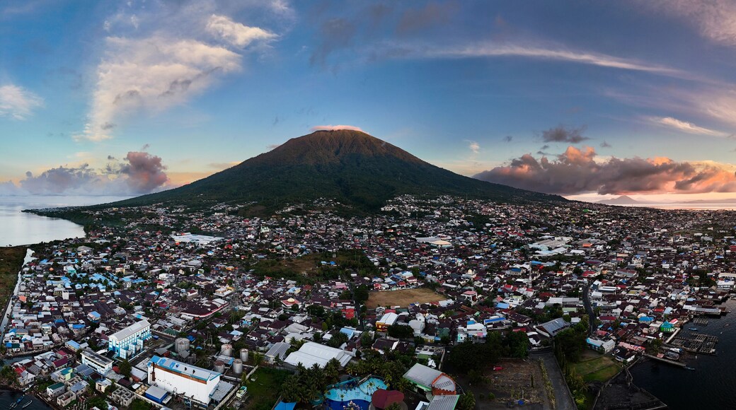 defaultstunning Ternate, Maitara and Tidore Island from bird eye view at sunset. These islands is called the land of spices in the past because western people searching for spices until Moluccas.