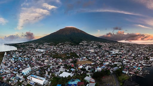 defaultstunning Ternate, Maitara and Tidore Island from bird eye view at sunset. These islands is called the land of spices in the past because western people searching for spices until Moluccas.