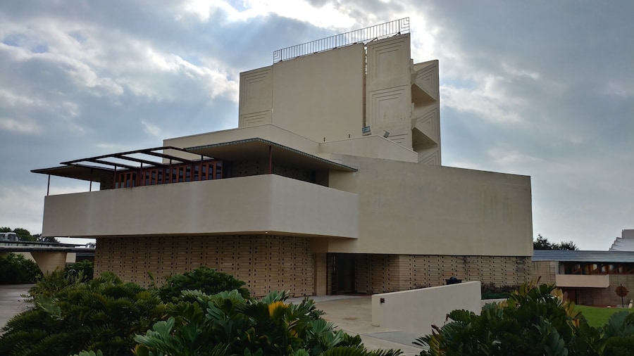 The Annie Pfeiffer Chapel was the first completed Frank Lloyd Wright building of his "Child of the Sun" campus plan, begun 1938 and dedicated 1941.
Florida Southern College is the home of the world’s largest single-site collection of Frank Lloyd Wright architecture.