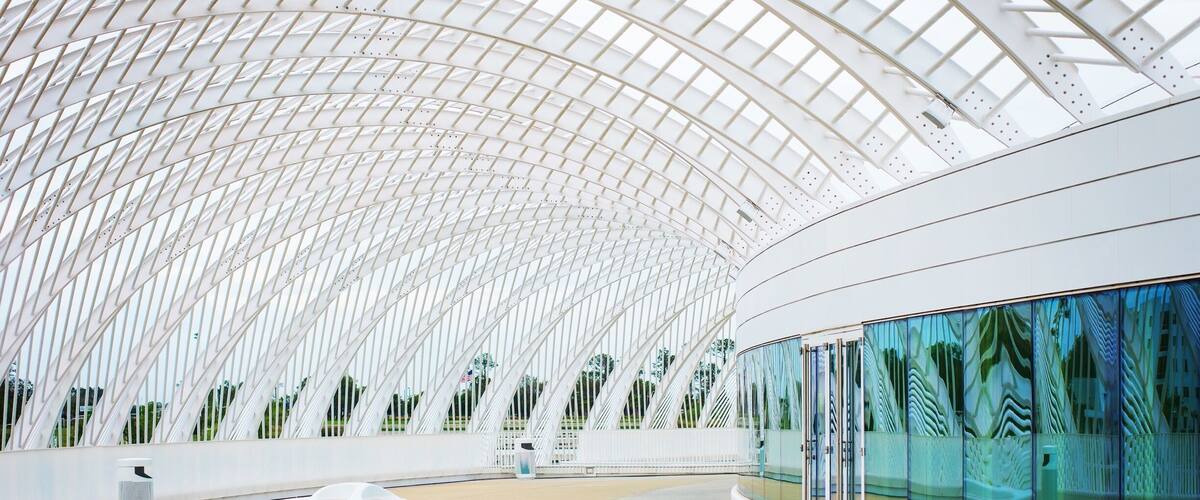 Florida Polytechnic University’s iconic Innovation, Science and Technology (IST) Building in Lakeland now ranks as one of the 16 “most breathtaking” buildings in the world, according to a survey of architects, placing it alongside iconic structures such as the Parthenon in Greece, the Empire State Building and Frank Lloyd Wright’s “Fallingwater” residence.
Business Insider’s “Tech Insider” magazine surveyed 16 prominent architects, asking each to pick just one structure they fondly think of as “breathtaking.” Architect Marica McKeel of Studio MM worked on the IST Building design and said, “Not only do I love the design of the Innovation, Science and Technology Building, but I feel a real connection to this project and to the Lakeland community as my father grew up in Lakeland and I still frequently visit family there.”
Designed by internationally-renowned architect Dr. Santiago Calatrava, the IST Building is the cornerstone of Florida Poly’s campus and the University’s main classroom and laboratory building. The 162,000-square-foot, white-domed building is a moveable and functional work of art, with a louvered roof system that adjusts with the sun’s angle, surrounded by a ring of curved metal pergolas that shade its outer terrace and walkways.
#Details