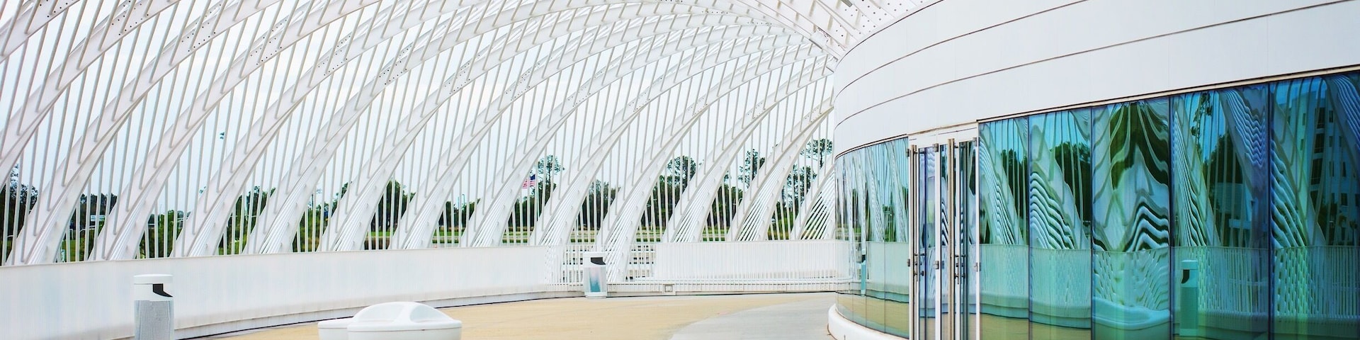 Florida Polytechnic University’s iconic Innovation, Science and Technology (IST) Building in Lakeland now ranks as one of the 16 “most breathtaking” buildings in the world, according to a survey of architects, placing it alongside iconic structures such as the Parthenon in Greece, the Empire State Building and Frank Lloyd Wright’s “Fallingwater” residence.
Business Insider’s “Tech Insider” magazine surveyed 16 prominent architects, asking each to pick just one structure they fondly think of as “breathtaking.” Architect Marica McKeel of Studio MM worked on the IST Building design and said, “Not only do I love the design of the Innovation, Science and Technology Building, but I feel a real connection to this project and to the Lakeland community as my father grew up in Lakeland and I still frequently visit family there.”
Designed by internationally-renowned architect Dr. Santiago Calatrava, the IST Building is the cornerstone of Florida Poly’s campus and the University’s main classroom and laboratory building. The 162,000-square-foot, white-domed building is a moveable and functional work of art, with a louvered roof system that adjusts with the sun’s angle, surrounded by a ring of curved metal pergolas that shade its outer terrace and walkways.
#Details