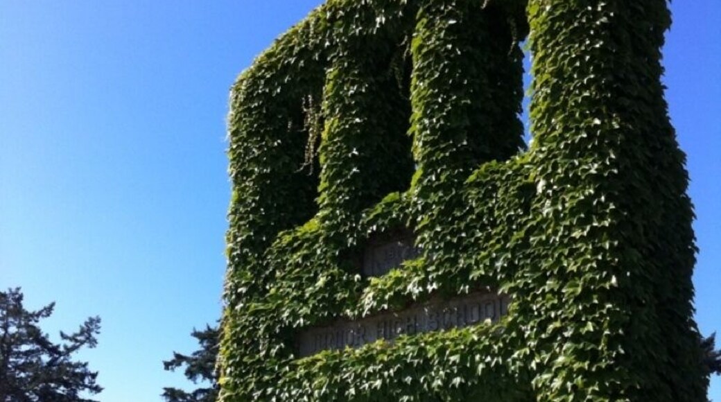 The old entrance to Kirkland Junior High still stands at Heritage Park.
