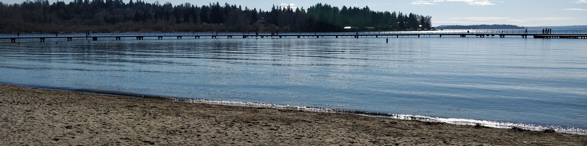 Fun place to hang out int the sun.  In the summer this beach is quite crowded.