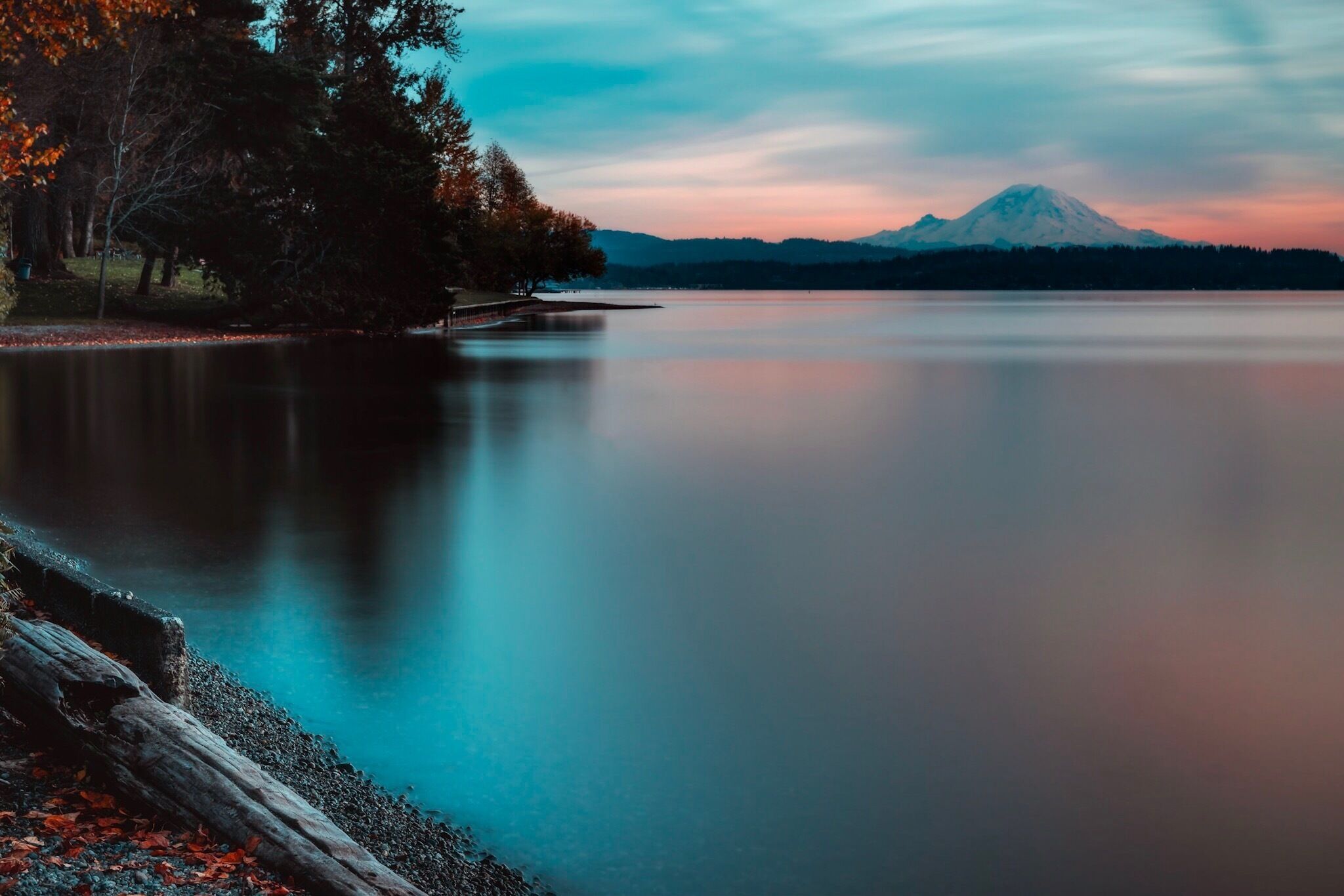 Living in the #pacificnorthwest has its moments.

#goldenhour #greatoutdoors #pnw #lakewashington #longexposure #bluehour #sunset