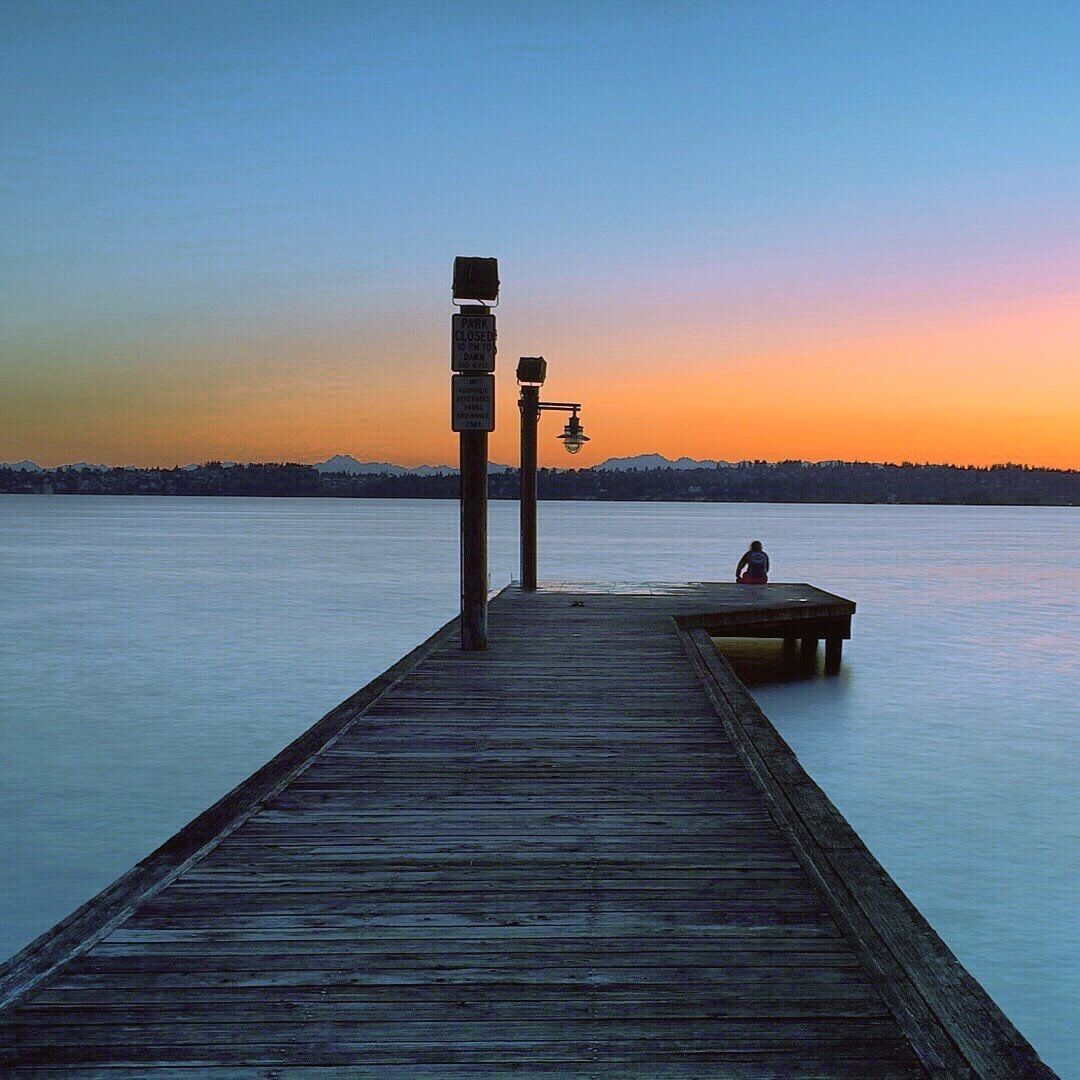 Wanna watch thebest sunsets of the PNW? This is the spot .. Right here #goldenhour