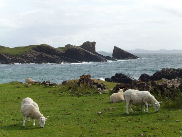 Clachtoll The village and bay are named after the prominent rock on the headland. 'Clach' - meaning rock and 'toll' meaning hole.