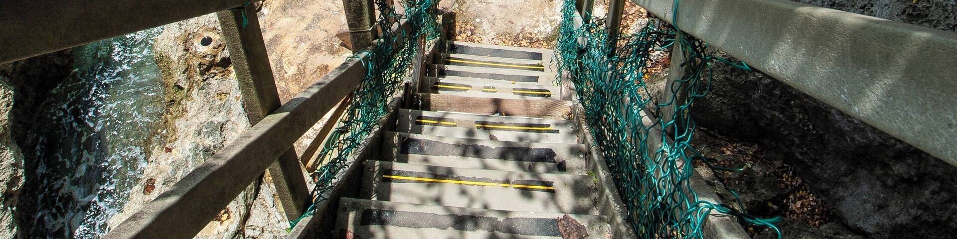 Stairs and bridge leading to Fafai Beach from Gun Beach
#adventure