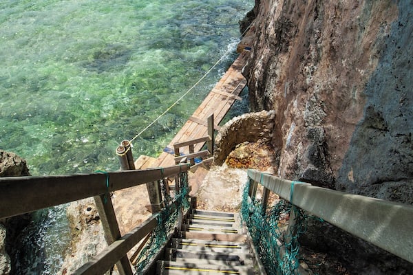 Stairs and bridge leading to Fafai Beach from Gun Beach
#adventure