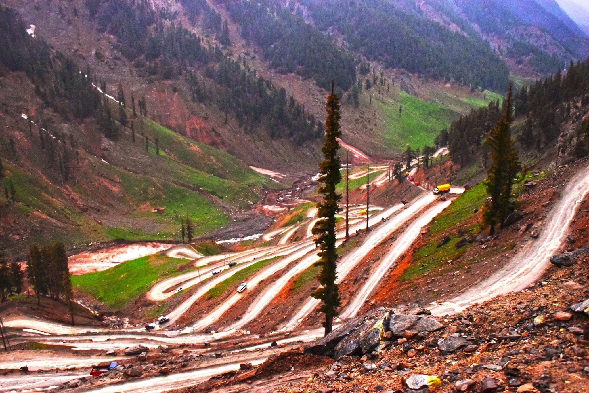 The world dangerous mountain track ..