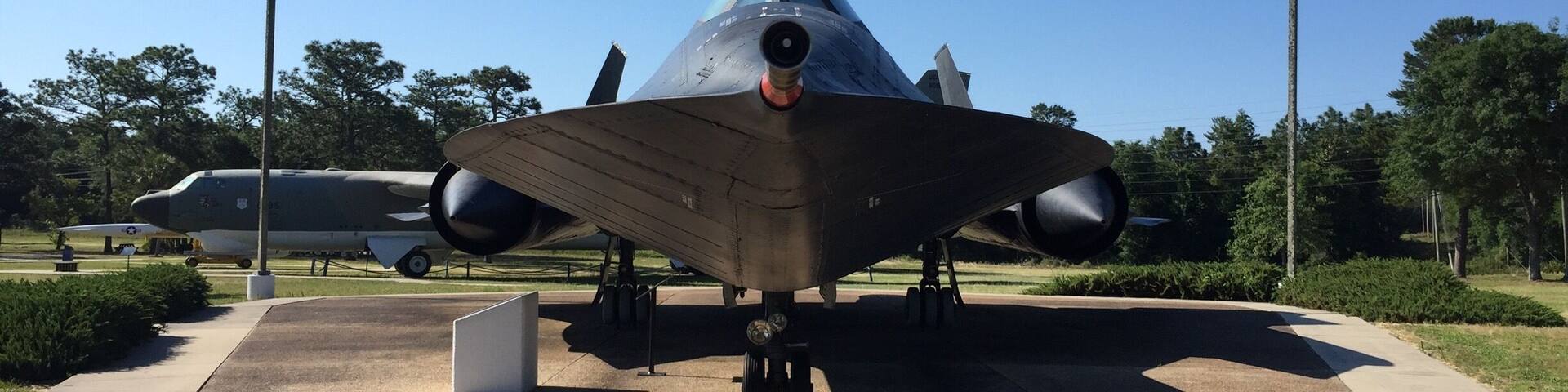 Sooo many planes (AC130, F15,F16,B17 etc) and cool stuff inside to! Its all FREE and worth the drive from Destin. GPS will take you to wrong place but when you see military checkpoint just turn left at light before it then left again if youre coming from Destin.