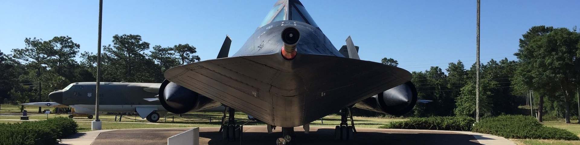 Sooo many planes (AC130, F15,F16,B17 etc) and cool stuff inside to! Its all FREE and worth the drive from Destin. GPS will take you to wrong place but when you see military checkpoint just turn left at light before it then left again if youre coming from Destin.