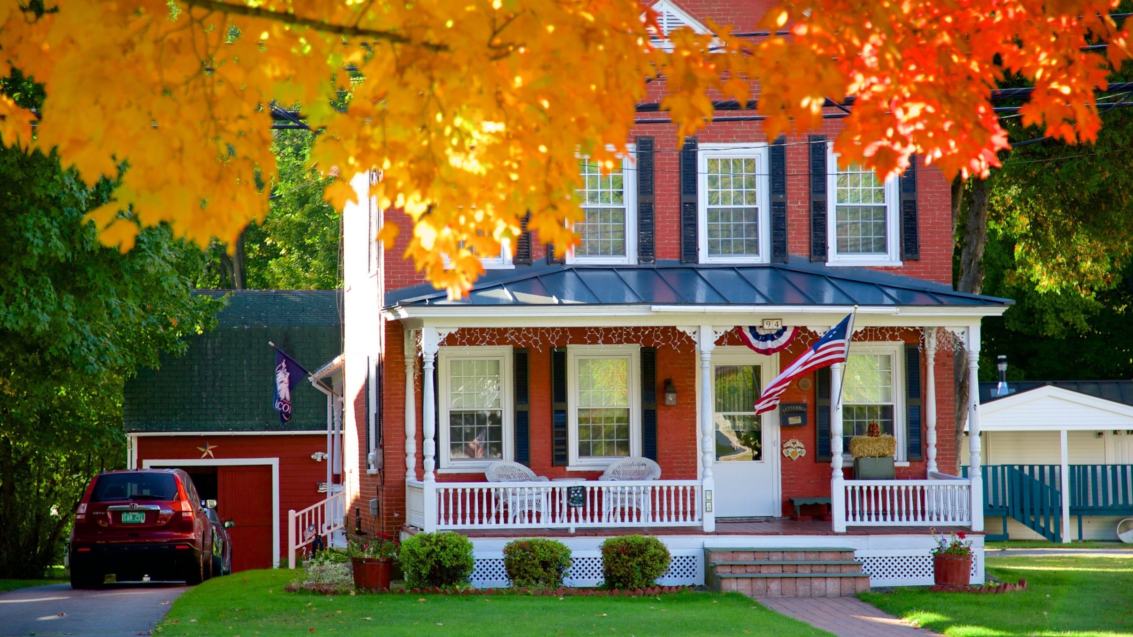 Ludlow showing a house