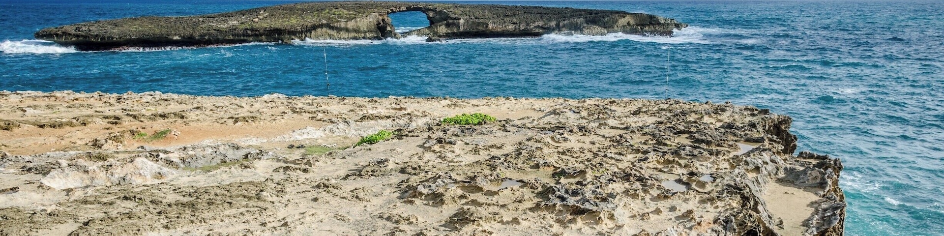 Stop here for some beautiful views if you're driving along the east shore of Oahu. This place is a few minutes away from the Polynesian Cultural Center. #lifeatexpedia #GreatOutdoors #Nature