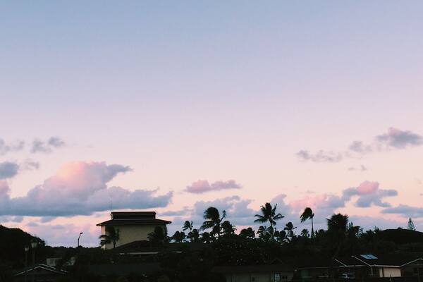 Welcome to college. I guess there is homework in paradise.
Started 2017 in Hale 8 with life-changing roomies.