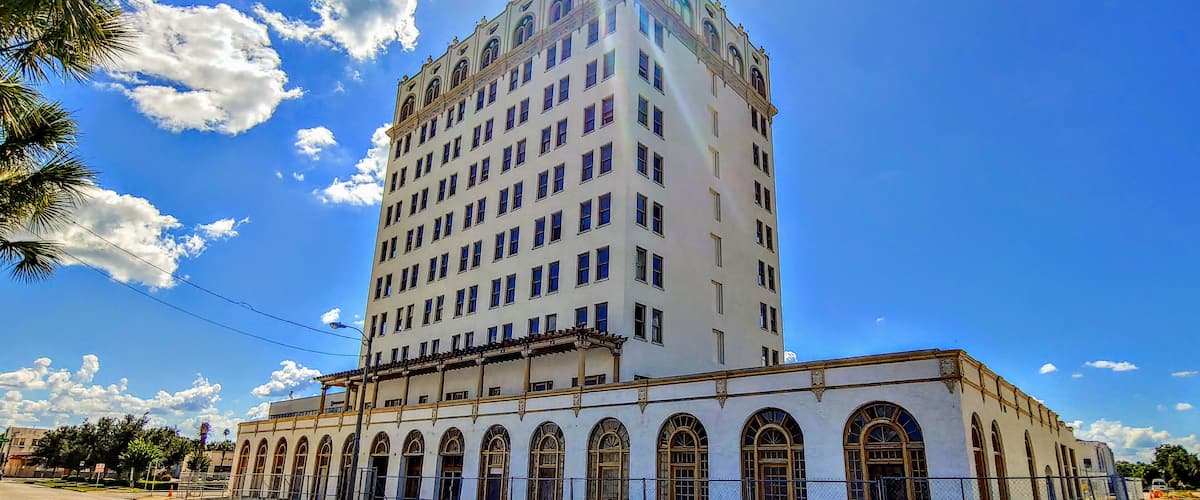 The Dixie Walesbuilt Hotel from 1926 resides today, abandoned but in some state of rehabilitation in downtown Lake Wales, Florida.
The hotel was said to be a favorite of the infamous Al Capone because of its extensive network of underground tunnels that exist to this day.
#Trovember