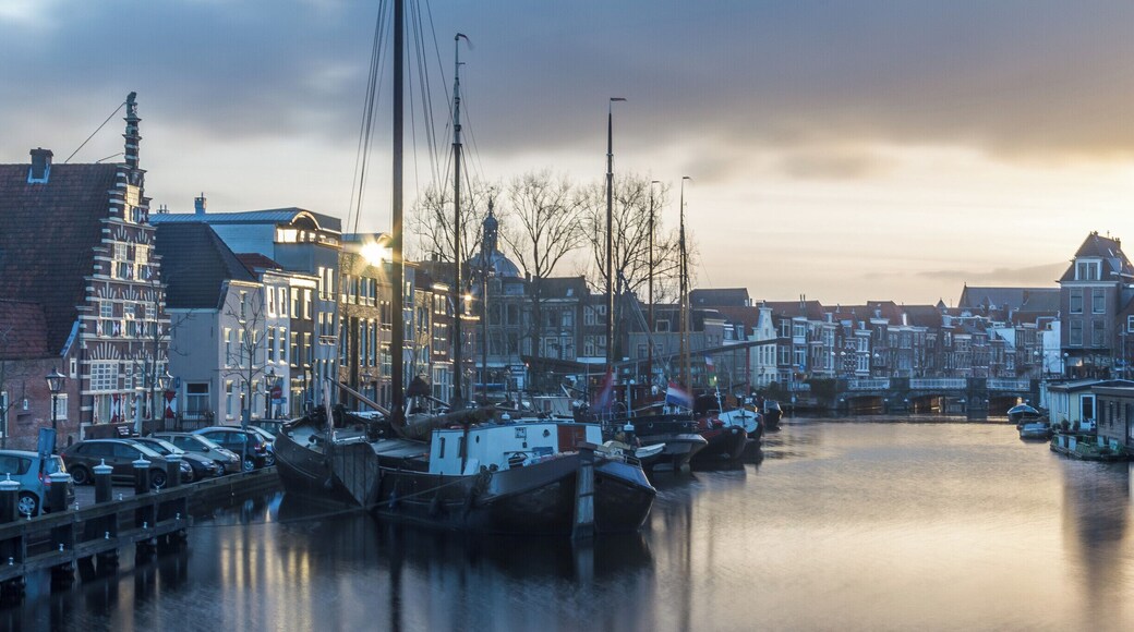 The Rijn running it's way through Leiden city in the Netherlands. This is my hometown where I've lived now for more than a decade