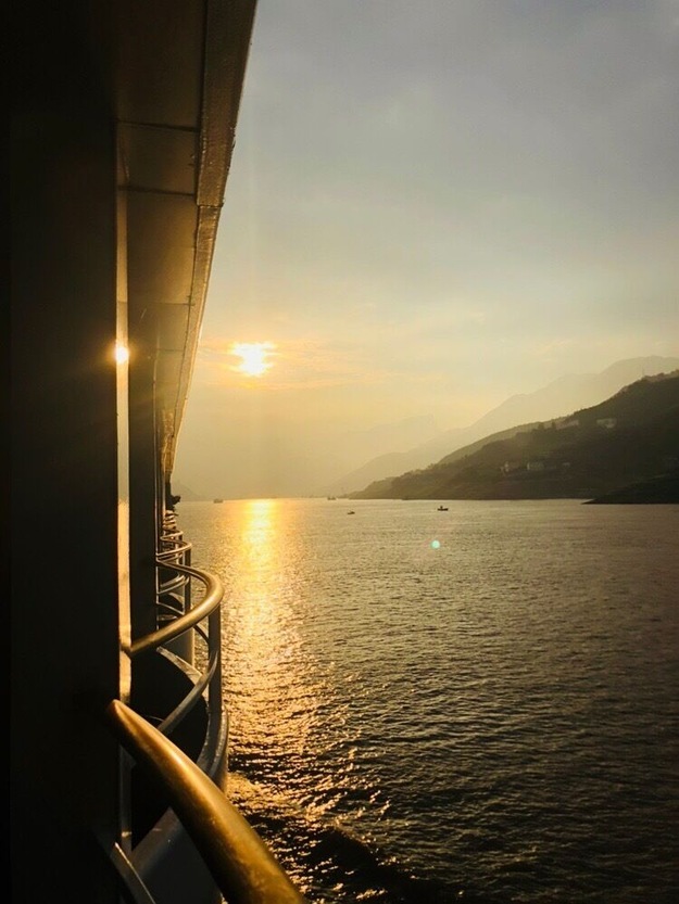 #rivercruise #yangtze #china #sunrise