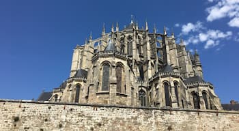 Bel endroit, la vielle ville a faire impérativement quand on est de passage, et la cathédrale est incontournable!!!