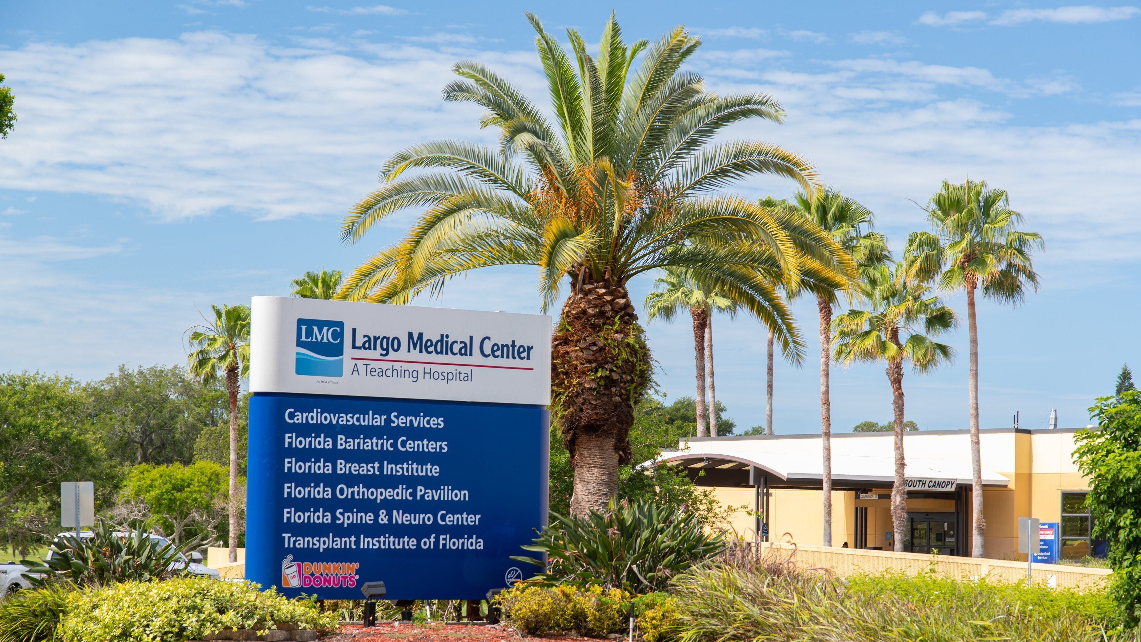 Largo showing signage