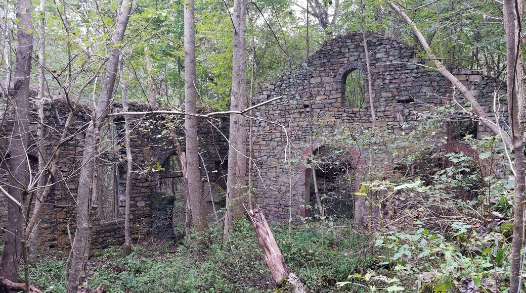 An abandoned building at the Bottom of Kaymoor Miners Trail.