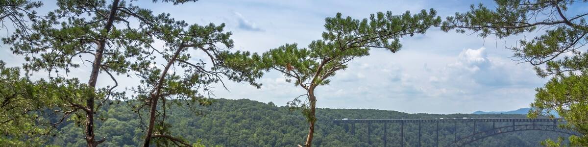 Long Point trail, Fayetteville, West Virginia with a view of the New River Gorge Bridge.
