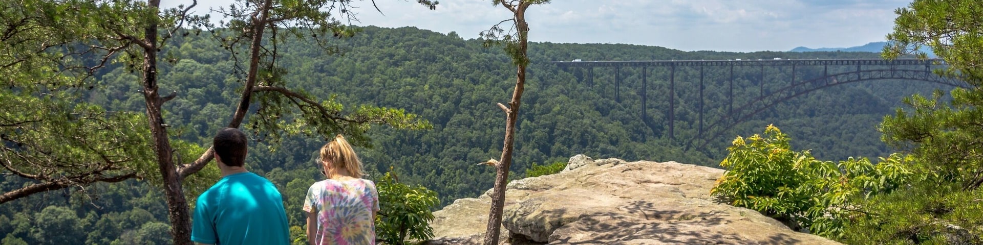 Long Point trail, Fayetteville, West Virginia with a view of the New River Gorge Bridge.