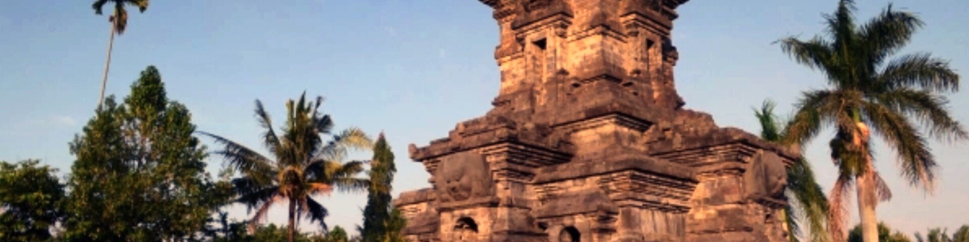 Candi yang belum usai di Singosari.