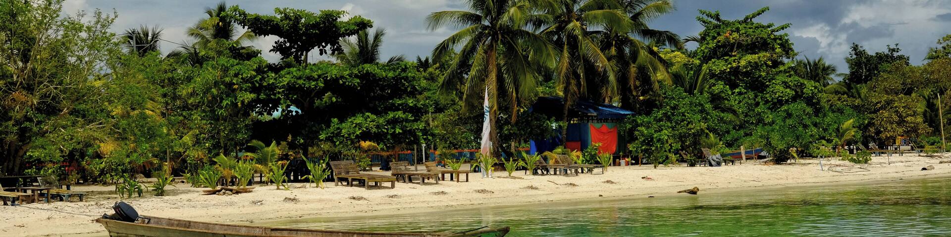 The Raja Ampat Islands are an Indonesian archipelago off the northwest tip of Bird’s Head Peninsula in West Papua. Comprising hundreds of jungle-covered islands, Raja Ampat is known for its beaches and coral reefs rich with marine life. Ancient rock paintings and caves are on Misool Island, while the crimson bird of paradise lives on Waigeo Island. Batanta and Salawati are the archipelago’s other main islands. #LifeAtExpedia