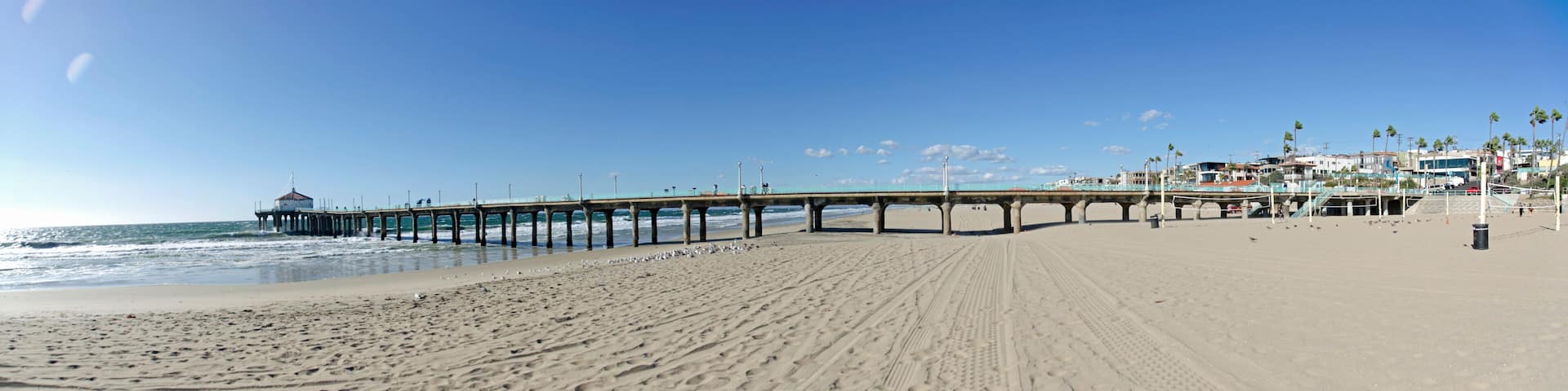 Manhattan beach pier in southern California on a nice sunny day