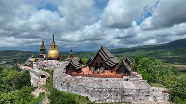 Wat Somdet Phu Ruea Ming Mueang is a beautiful and peaceful Buddhist temple located in Phu Ruea District, Loei Province, Thailand. Known for its stunning architecture, serene atmosphere.