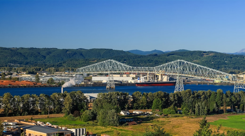 Panoramic view of famous Lewis and Clark Bridge at Long view city in Washington state.
