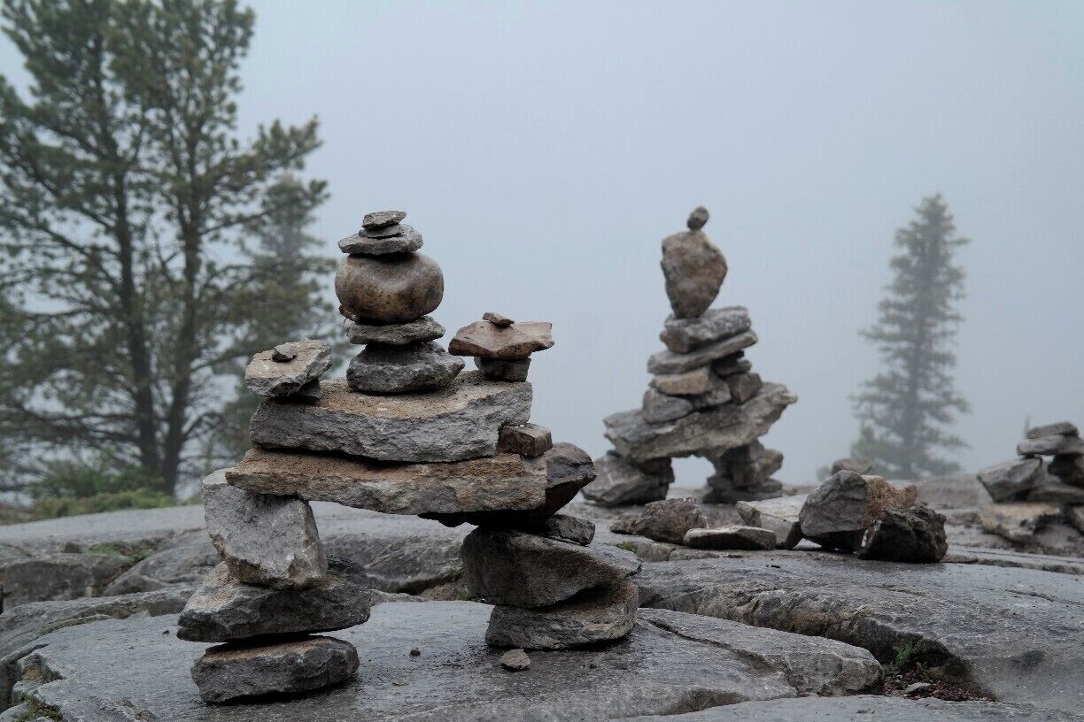 Near the top of Tunnel Mountain, you'll find these mini rock statues that people have put together for fun! Usually, you will have a fantastic view from the top of the town of Banff, but we encountered a lot of mist that afternoon. The trail is a little over 1.5km and is not difficult at all. 