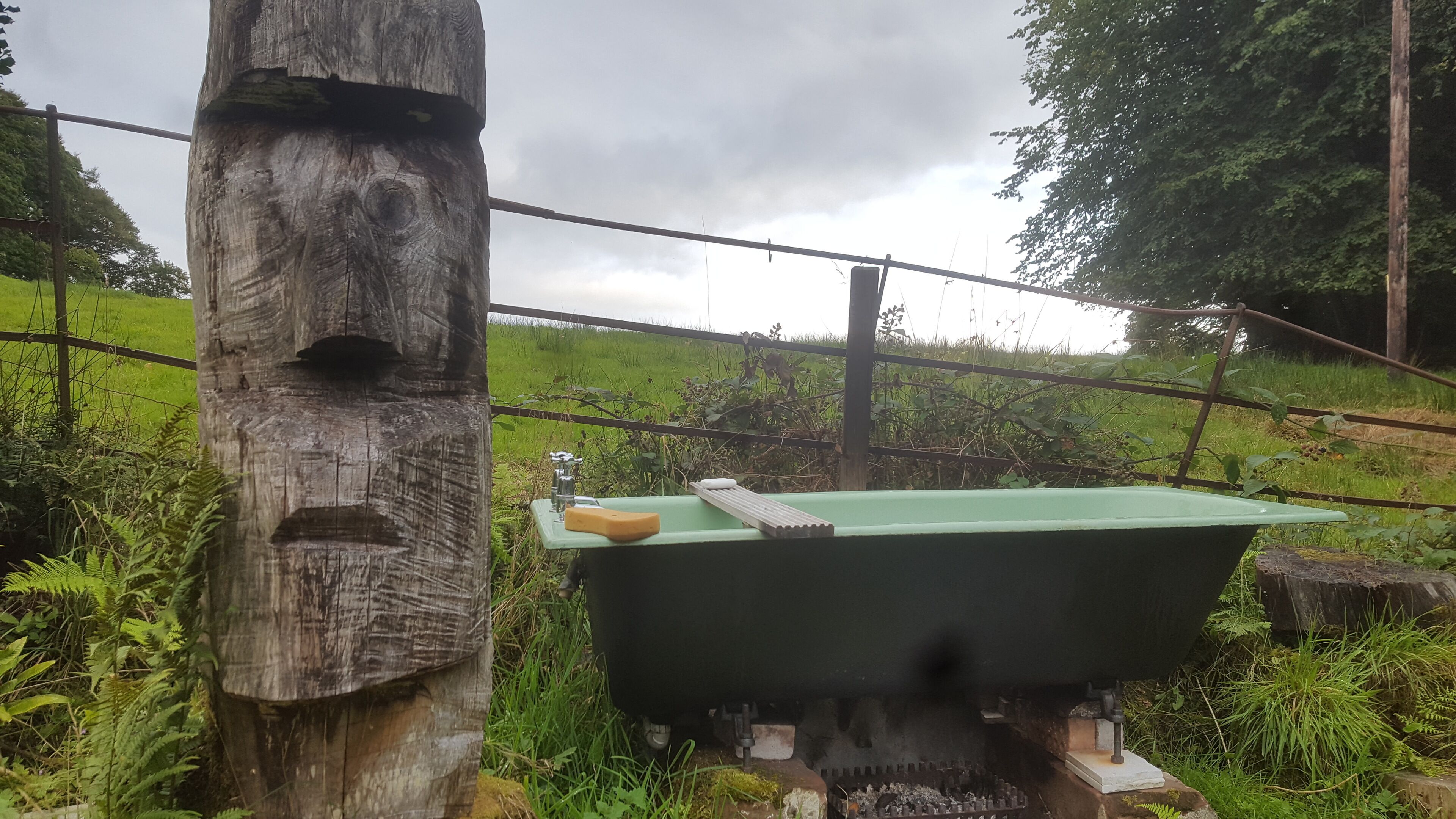 Its the bathroom in a cute cabin I just stopped in! 
I'm joking. There is also a bath tub in the cabin.
Look for cosy cabin in Slockavullin on airbnb. 
