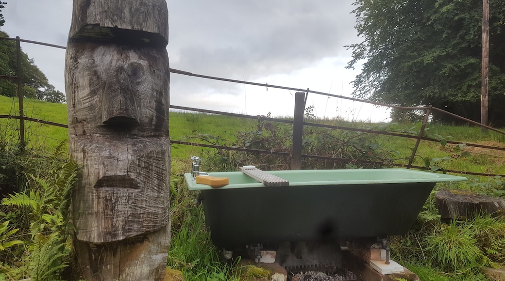 Its the bathroom in a cute cabin I just stopped in!
I'm joking. There is also a bath tub in the cabin.
Look for cosy cabin in Slockavullin on airbnb.