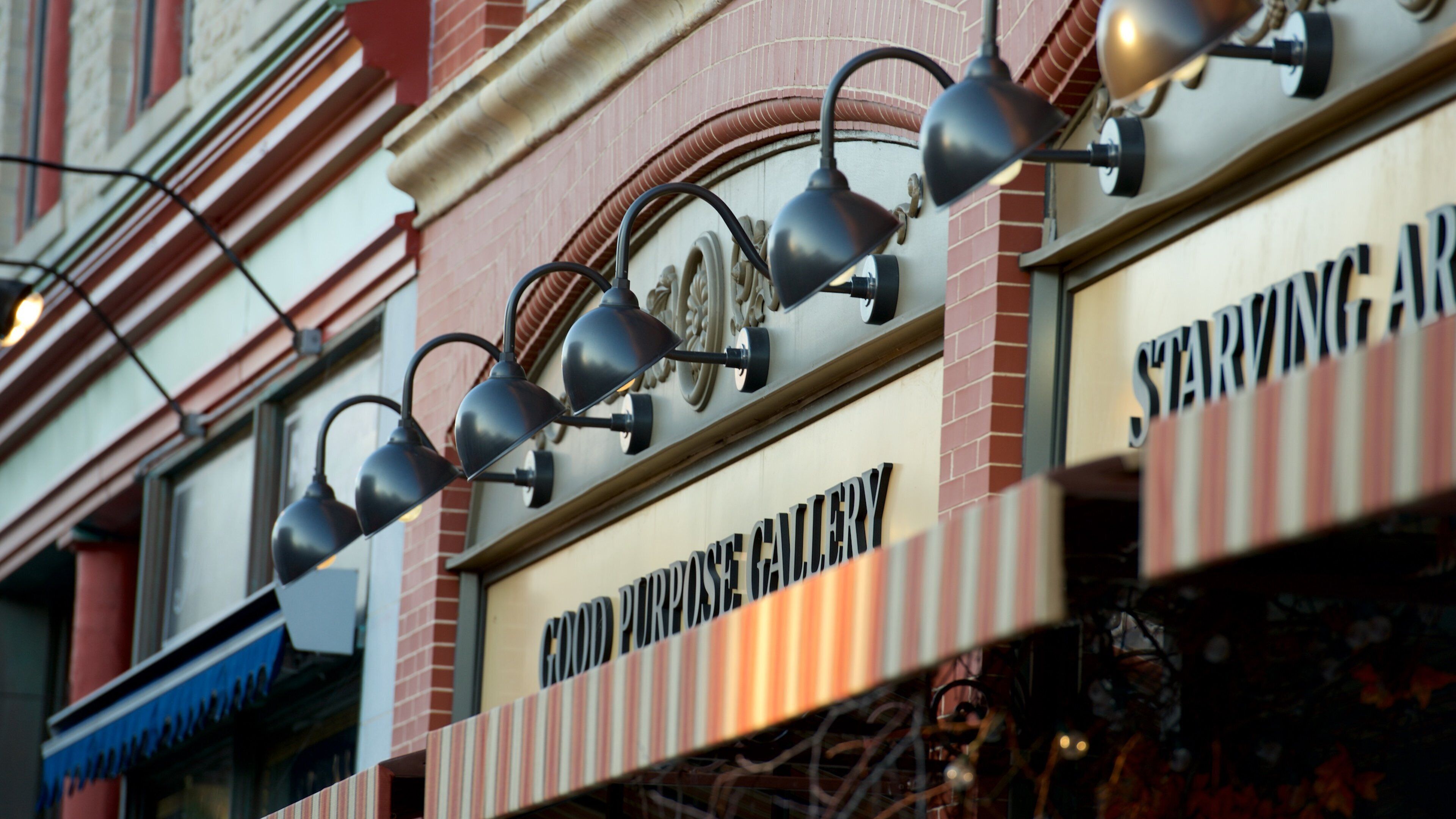 Lee que incluye una casa