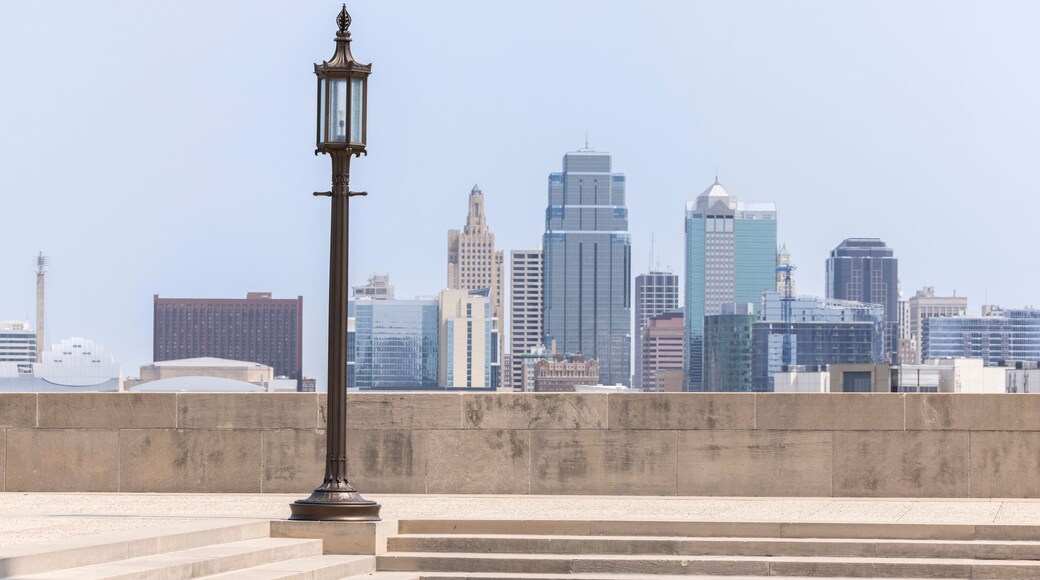 A historic street lamp frames a morning view of the downtown skyline of Kansas City, Missouri, USA.