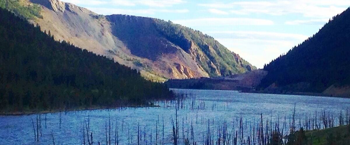 This lake was created after a 7.5 magnitude earthquake in 1959 caused a large landslide which killed 28 people. The full depth of the lake is 120 feet but the trees within the edges provide an eerie reminder of how volatile this area can be. There are several pullouts along the lake that give info as well as a visitor center at the West end of the lake. If your travels take you past here, I recommend a quick stop to learn about this recent history. #blue