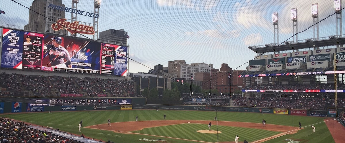 Beautiful ballpark, right in the heart of downtown Cleveland.
Cleveland Indians - 7
Minnesota Twins - 6