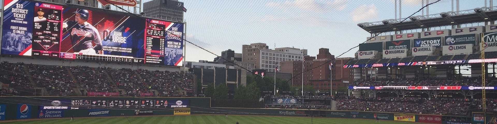 Beautiful ballpark, right in the heart of downtown Cleveland.
Cleveland Indians - 7
Minnesota Twins - 6