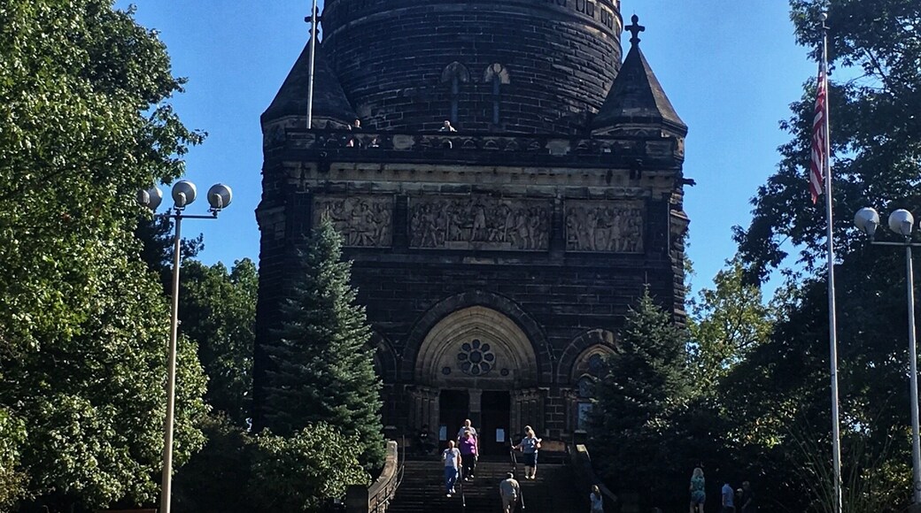 President Garfieldâs tomb in Cleveland, Ohio.