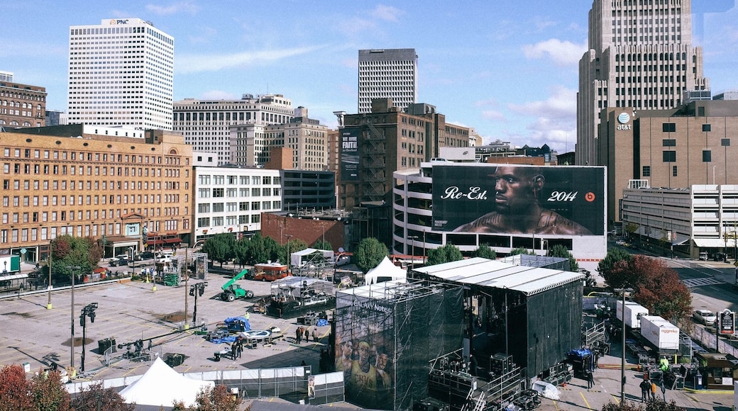 Observing as TNT sets up the main stage across the street from the arena for the opening ceremony of the Cavs home opener back in October. #Architecture