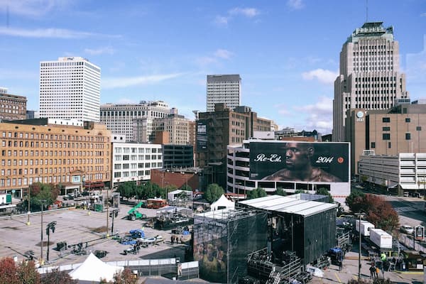 Observing as TNT sets up the main stage across the street from the arena for the opening ceremony of the Cavs home opener back in October. #Architecture