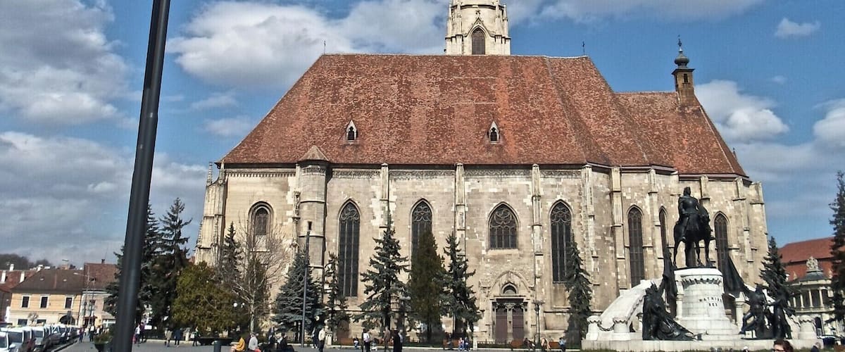Unirii square with the gigantic monument to Matia Corvin, Romania and Hungary's hero. It won Paris World Exhibition in 1900 and it's on UNESCO list of memorial statues.
https://worldlings.wordpress.com/2016/04/27/transylvania-cluj-napoca/
