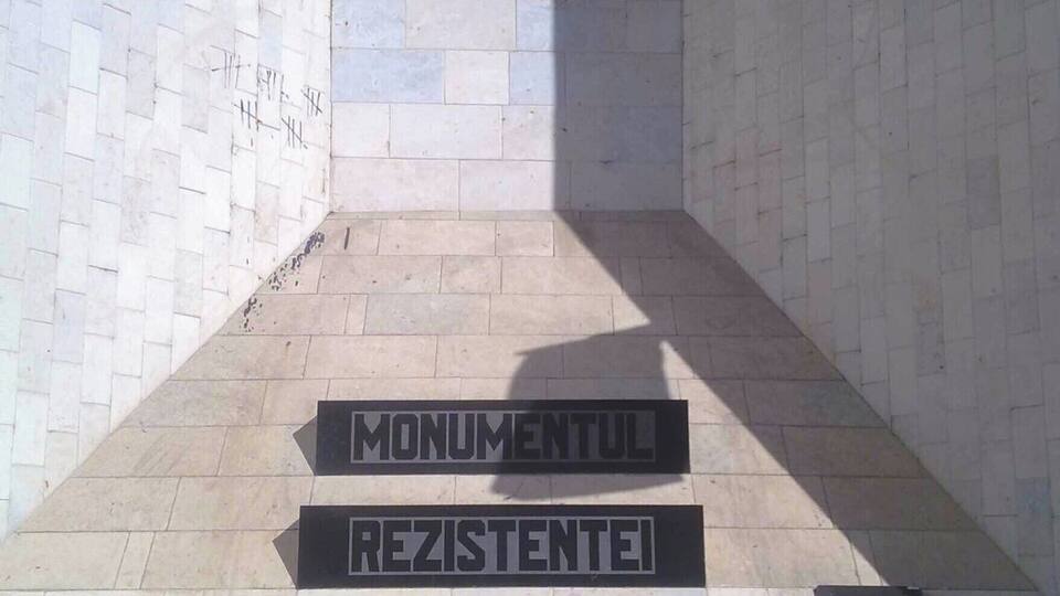 Central Park in early Spring. The park is very big, and has a nice lake. It's a lovely place where you can rest after sightseeing in the city centre. Lots of big, fat crows, instead of the usual pigeons... and monuments remembering the fight against Ceausescu's regime.
https://worldlings.wordpress.com/2016/04/27/transylvania-cluj-napoca/