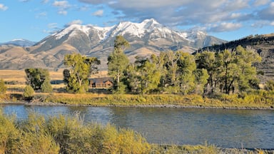 CXR4RE Emigrant Peak, 3327m, Yellowstone River, Absaroka Range, Paradise Valley, Livingston, Montana, USA