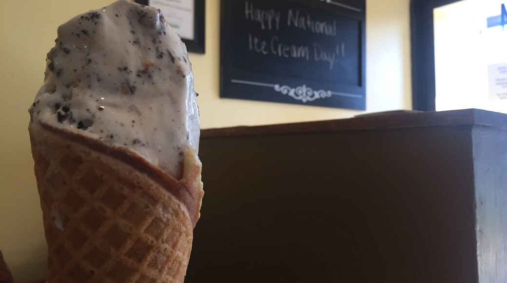 What’s better than local, freshly made ice cream on National Ice Cream Day? #SylasandMaddys #SweetSpot