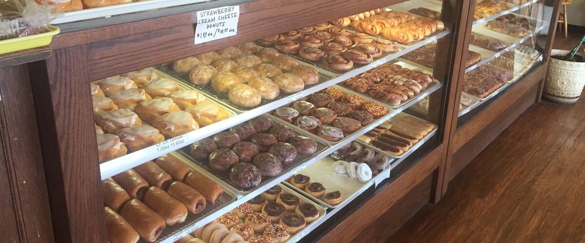 The cream cheese donuts here are LEGENDARY do not miss them if you are in town. I also highly recommend the pudding balls, cherry danish, and chocolate croissant. Bring cash or your checkbook they don't take cards.