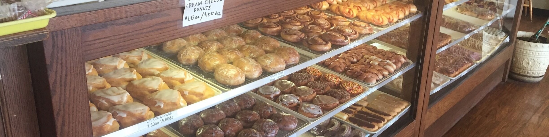 The cream cheese donuts here are LEGENDARY do not miss them if you are in town. I also highly recommend the pudding balls, cherry danish, and chocolate croissant. Bring cash or your checkbook they don't take cards.