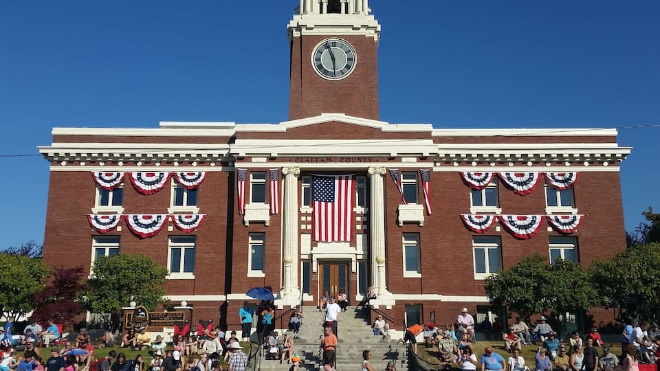 The beautiful court house and clock tower chimes each day.
