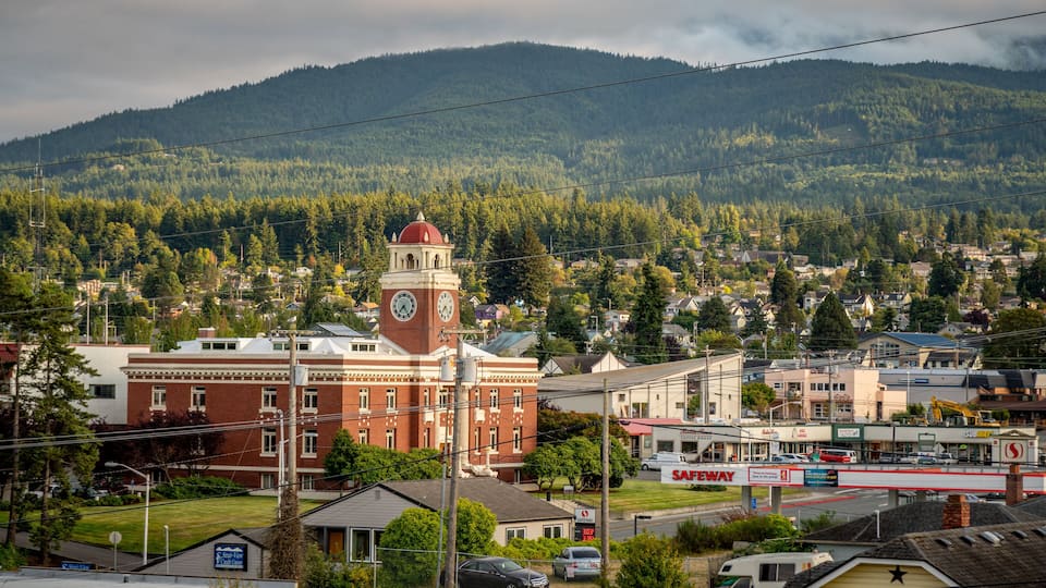 Port Angeles showing landscape views